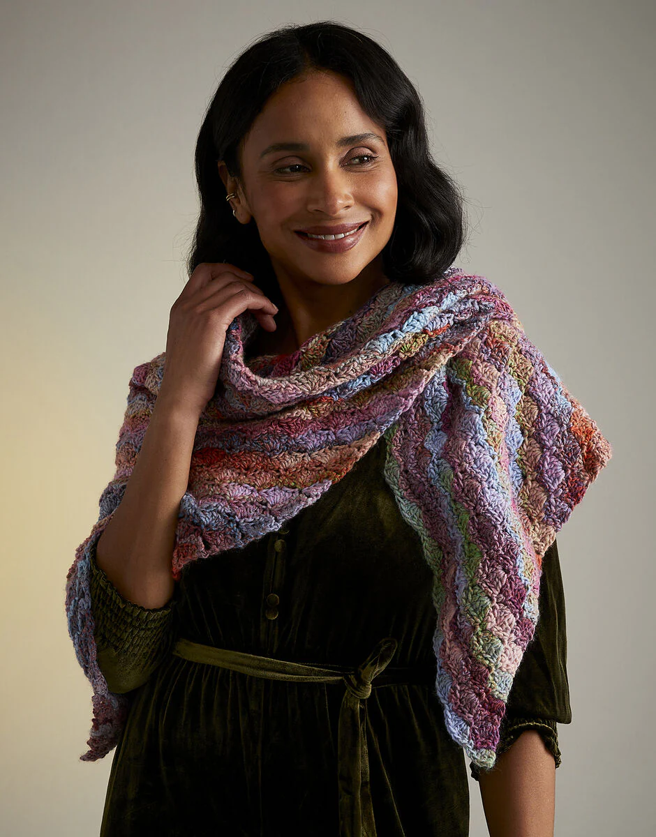 Best in Show Shawl in Jewelspun - Sirdar 10722 - Image 3