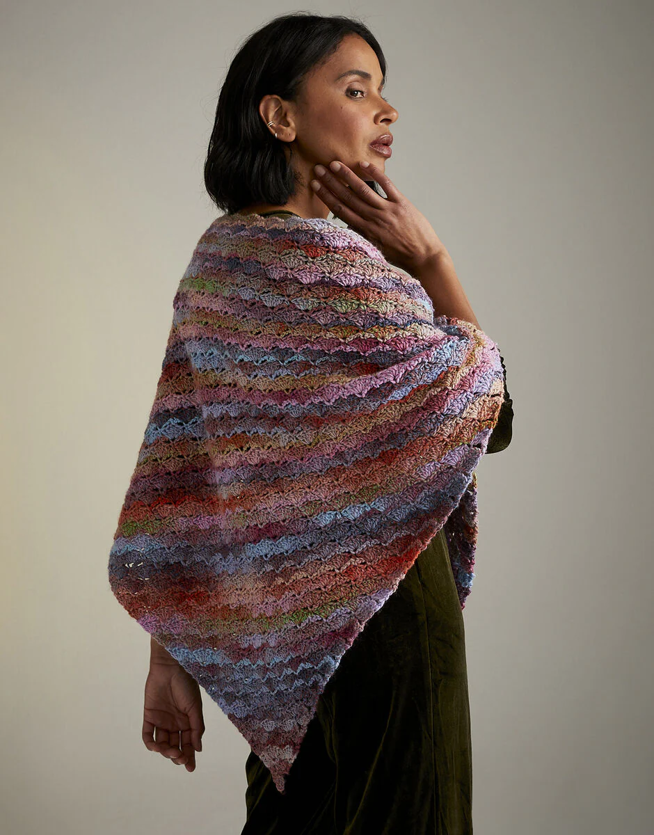 Best in Show Shawl in Jewelspun - Sirdar 10722 - Image 4